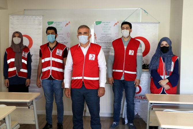 Elazığ'da LGS'ye hazırlanan dezavantajlı öğrencilere Türk Kızılaydan ücretsiz eğitim