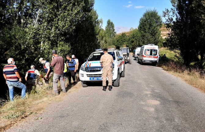 Erzincan'da tarım aracı devrildi, 7 kişi yaralandı