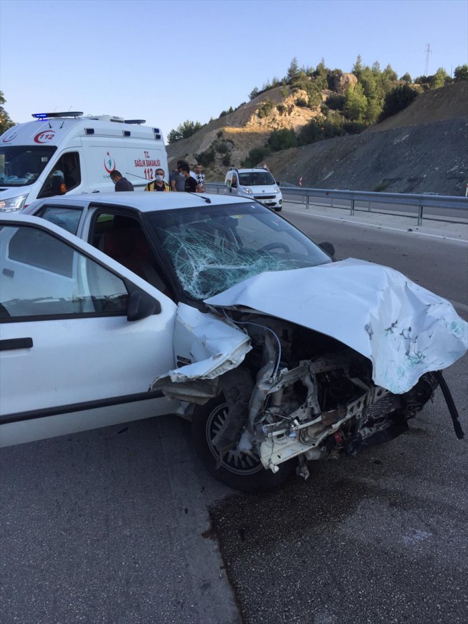 Isparta'da iki otomobil çarpıştı: 1 ölü, 3 yaralı