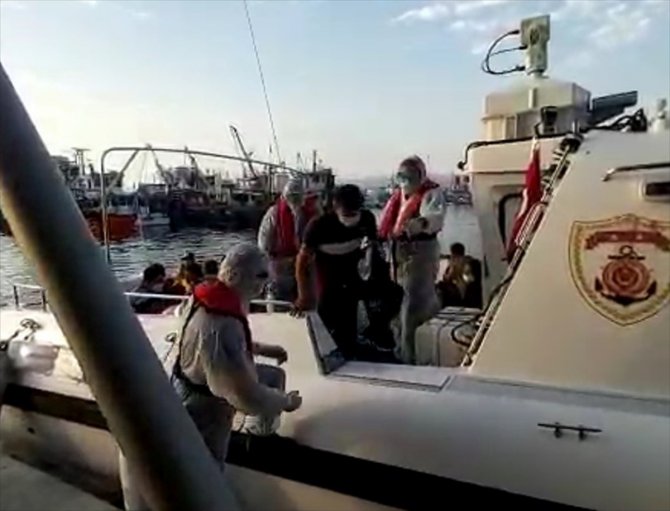İzmir ve Aydın'da Türk kara sularına geri itilen 67 sığınmacı kurtarıldı