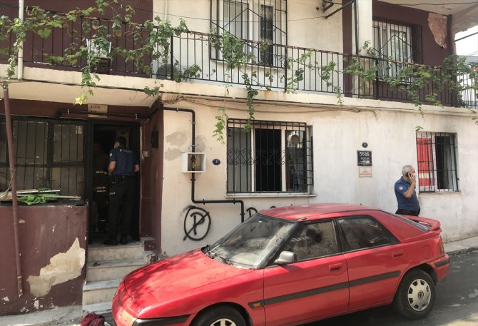 İzmir'de eşiyle tartışan kişi evinde yangın çıkardı