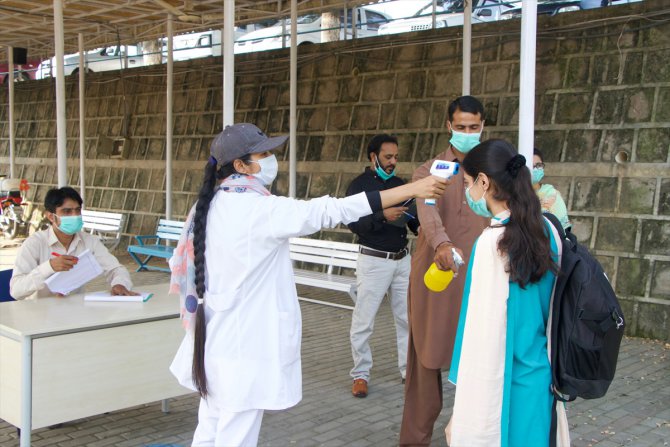 Pakistan'daki Maarif Okullarında yüz yüze eğitim "yeni normal" ile tekrar başladı