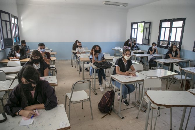 Tunus'ta okullar Kovid-19 önlemleri altında açıldı
