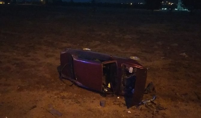 Adana'da devrilen otomobildeki 2 çocuk yaralandı