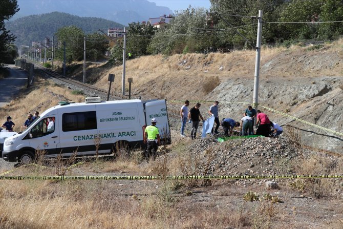 Adana'da raylar üzerinde erkek cesedi bulundu