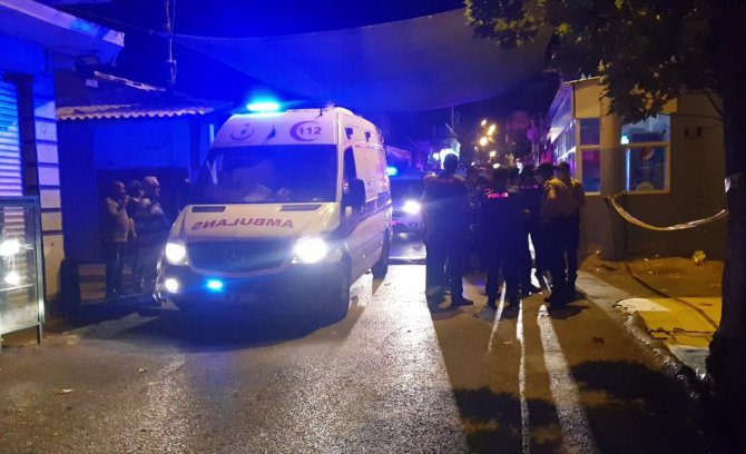 GÜNCELLEME - İzmir'de silahlı kavga: 1 ölü, 3 yaralı