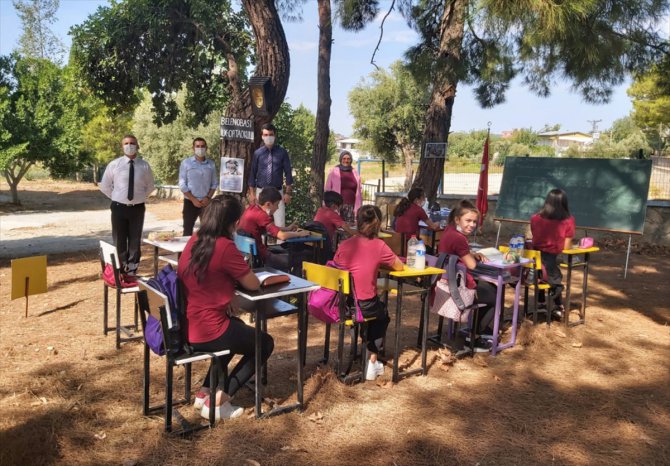 Manavgat'ta bir okul "Hababam" gibi dersleri açık havada yapıyor