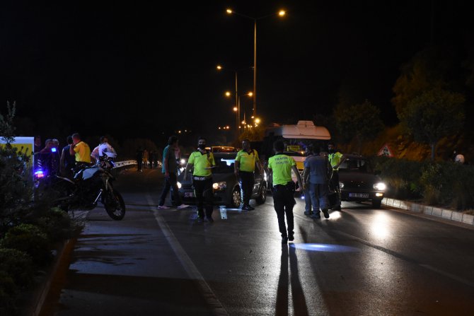 Muğla'da zincirleme trafik kazası sonucu 1'i polis 3 kişi yaralandı