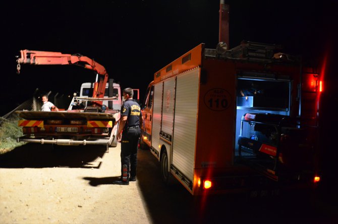 Aydın'da kamyonet sulama kanalına devrildi: 1’i ağır 2 yaralı
