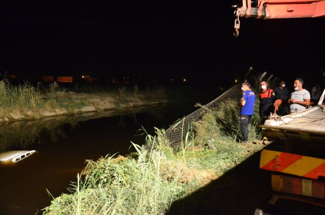 GÜNCELLEME - Aydın'da kamyonet sulama kanalına devrildi: 1 ölü, 1 yaralı