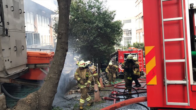 Beyoğlu'nda iş hanında yangın