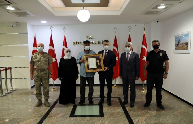Bitlis'te şehit ailesine "Devlet Övünç Madalyası ve Beratı" takdim edildi