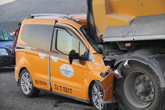 Hatay'da 3 aracın karıştığı kazada 1 kişi öldü, 5 kişi yaralandı