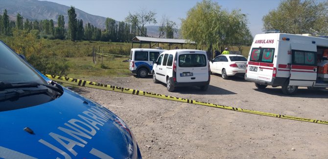 Sivas'ta bir kişi evlilik hazırlığı yaptığı kadın ile annesini öldürüp intihar etti