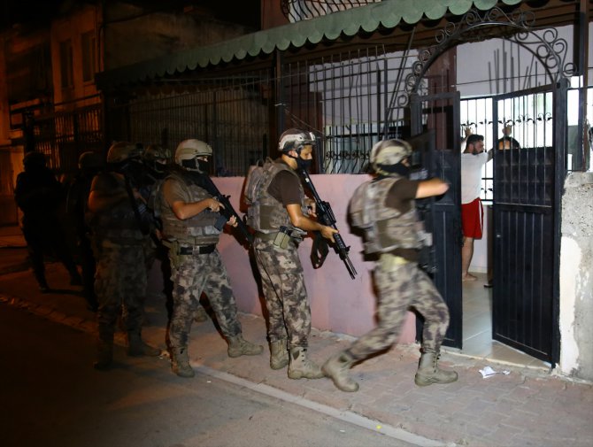 Adana'da organize suç örgütü operasyonu: 23 gözaltı