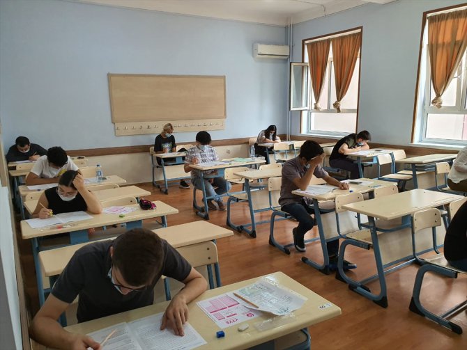 Azerbaycanlı öğrencilerden Türkçe Yeterlilik Sınavı'na ilgi