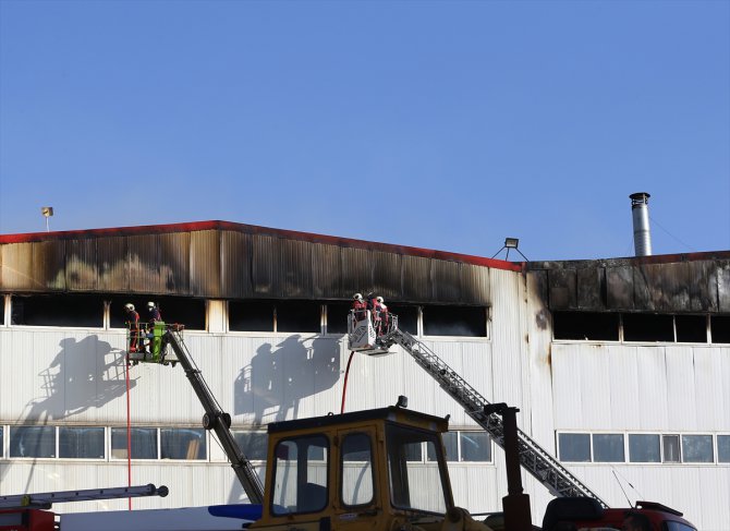 Elmadağ'da mobilya fabrikasında çıkan yangın kontrol altına alındı