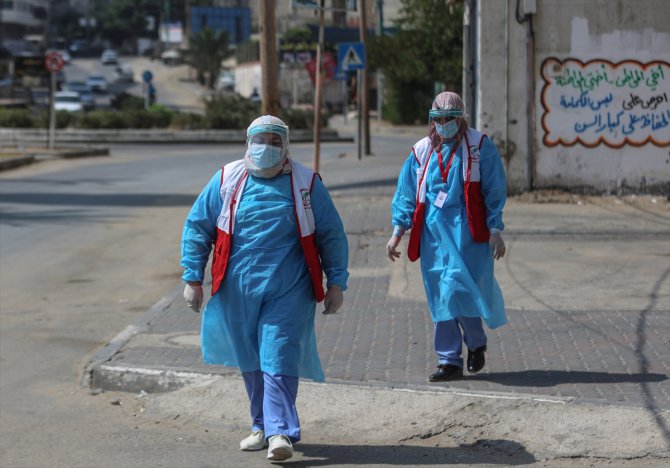 Gazze'de Kovid-19 sürecinde ihtiyaç sahibi hastalara mobil klinikler aracılığıyla hizmet veriliyor