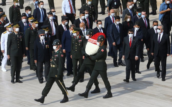Ankara Valisi Şahin ve beraberindeki heyet, Anıtkabir'i ziyaret etti