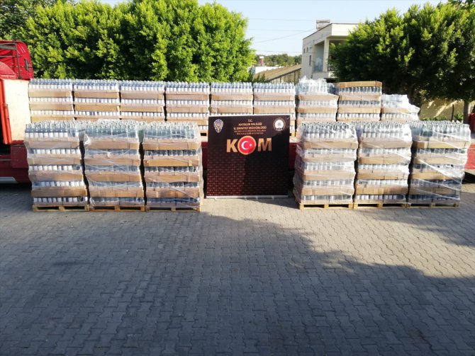 Antalya'da 9 bin 51 şişe sahte içki ele geçirildi