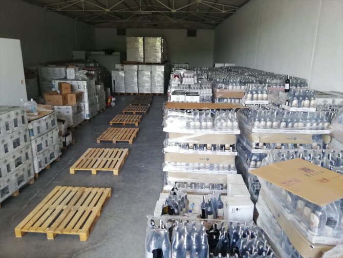 Antalya'da 9 bin 51 şişe sahte içki ele geçirildi