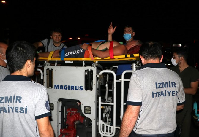 İzmir'de 5. kattan düştüğü iddia edilen kişiyi itfaiye ekipleri kurtardı