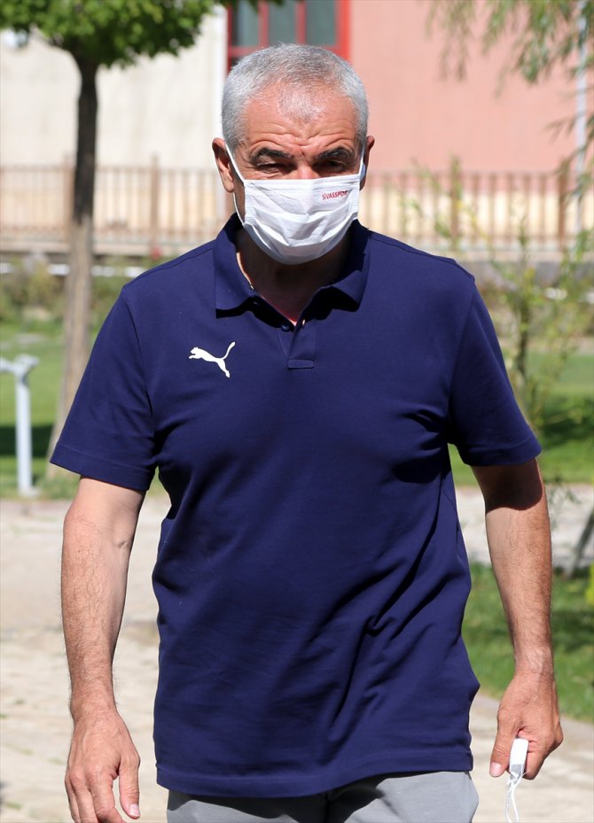 Sivasspor Teknik Direktörü Rıza Çalımbay: "Zor bir sezon yaşayacağız"