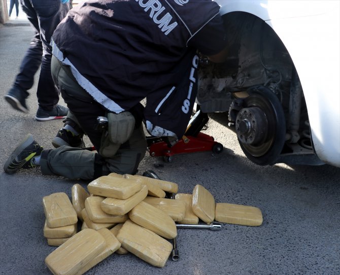 Erzurum'da emekli polisin aracında 61 kilo 750 gram eroin bulundu