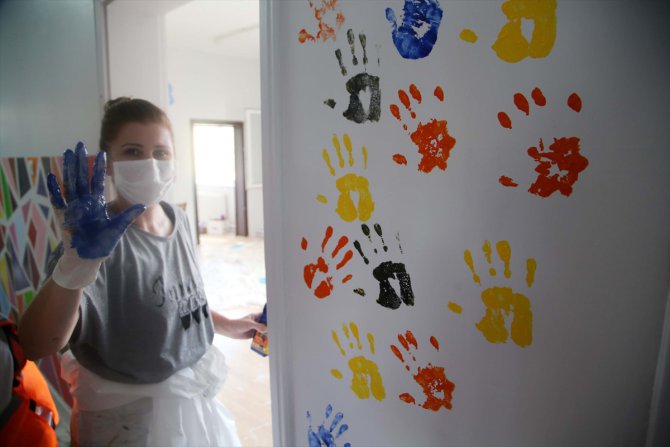 Kastamonu'da AFAD gönüllüleri çocuklar için sınıfları boyadı