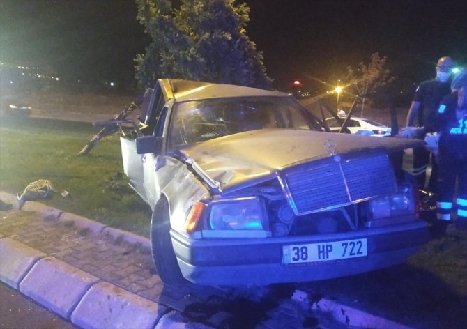 Kayseri'de iki otomobil çarpıştı, 1 kişi öldü