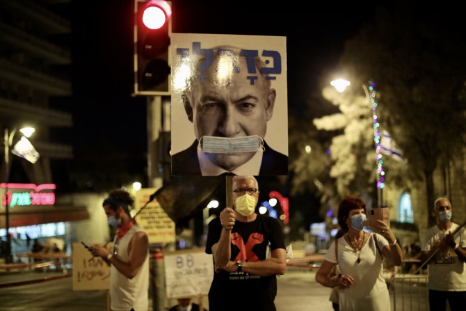 GÜNCELLEME- İsrail'de Kovid-19 karantinasına rağmen Netanyahu karıştı gösteriye binlerce kişi katıldı