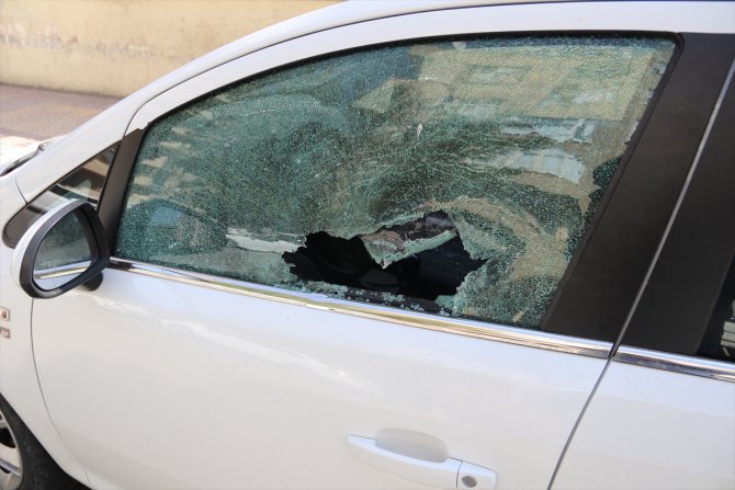 Şanlıurfa'da otomobillerin camını kırdığı iddia edilen kadın yakalandı