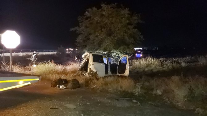 Afyonkarahisar’da hafif ticari araç ile kamyonet çarpıştı: 5 yaralı