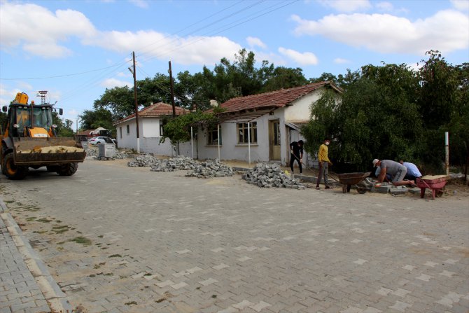 "Devlet millet" el ele verdi köy yolları yenilendi