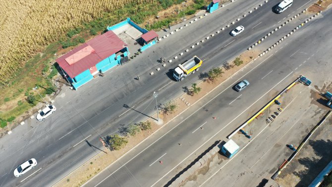 Diyarbakır'da yol kontrol noktaları çift şeride çıkarıldı