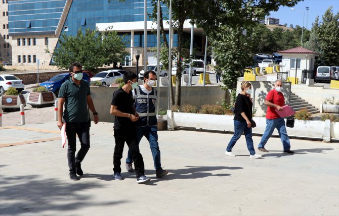 Elazığ'da internet kafeden telefon çalan şüpheli tutuklandı
