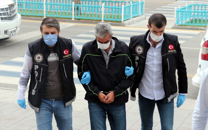 Erzurum'da aracında 61 kilo 750 gram eroin bulunan emekli polis adliyeye sevk edildi