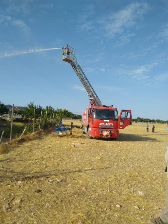 Kırıkkale'de garajda çıkan yangında traktör ve tarım ekipmanları zarar gördü