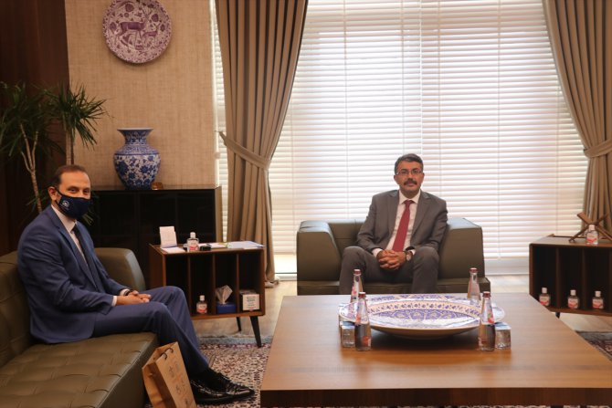 Kütahya Valisi Ali Çelik, AA Bursa Bölge Müdürü Erdinç Aksoy'u kabul etti