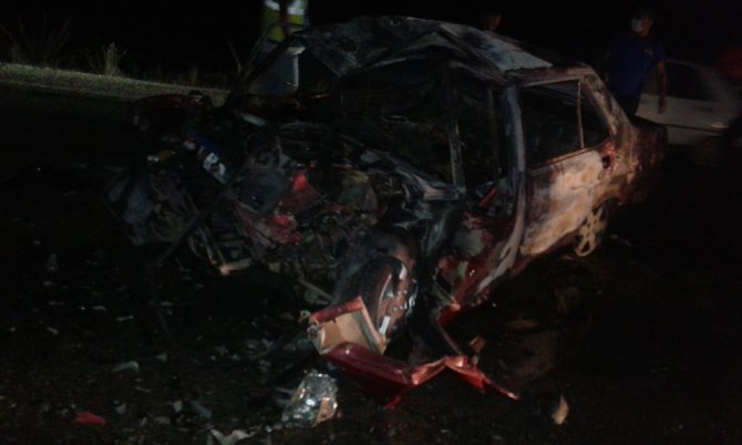 Adana'da kaza sonrası yanan otomobildeki 3 kişi öldü