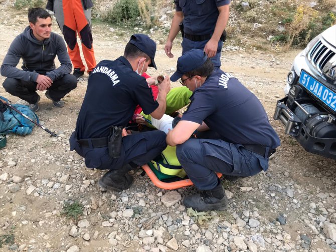 Demirkazık Dağı'nda ayak bileği kırılan Ukraynalı dağcı kurtarıldı