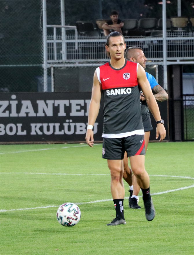 Gaziantep FK'li futbolcu Pawel Olkowski: "İzmir'e galibiyet için gidiyoruz umarım 3 puanla döneriz"