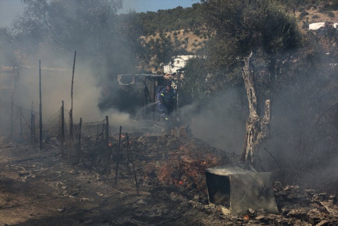 Midilli'deki Moria kampında tekrar yangın çıktı
