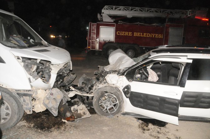 Şırnak'ta otomobil ile kamyonetin çarpıştığı kazada 7 kişi yaralandı