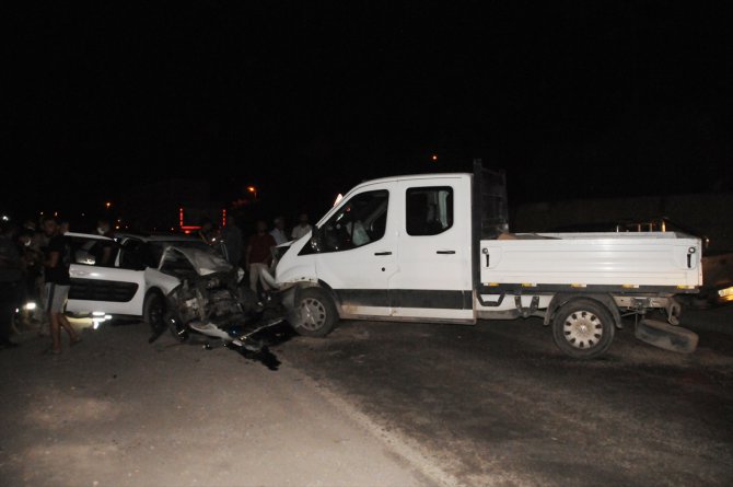 Şırnak'ta otomobil ile kamyonetin çarpıştığı kazada 7 kişi yaralandı