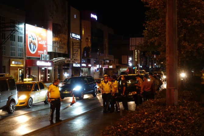 İzmir'de otomobilin çarptığı yaya ağır yaralandı