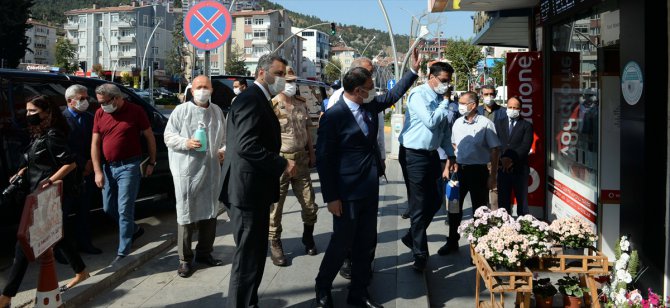 Tokat Valisi Balcı maske ve sosyal mesafe denetimi yaptı: