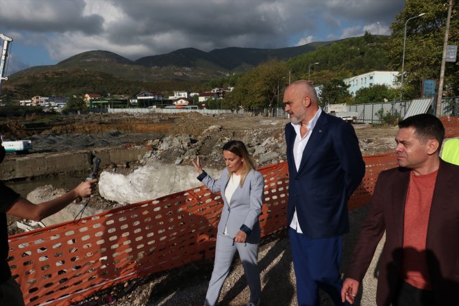 Arnavutluk Başbakanı Rama, Türkiye tarafından inşa edilecek konut bölgesini ziyaret etti