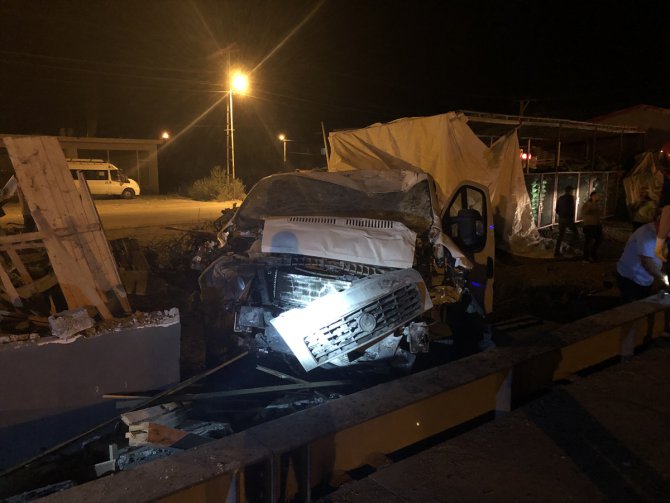 Iğdır'da filyasyon ekibi kaza yaptı: 2 yaralı
