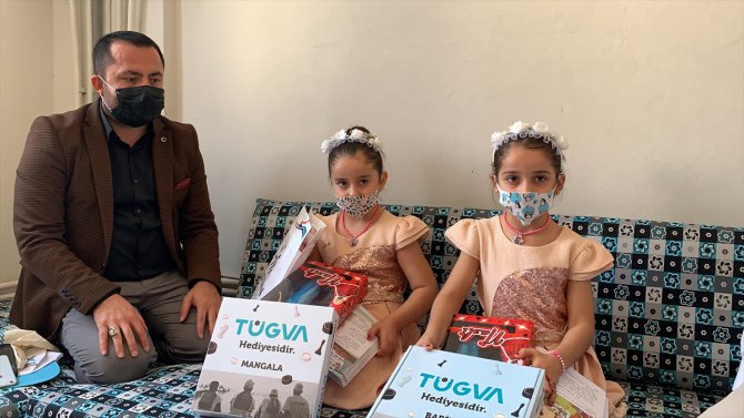 İkiz kız kardeşler "Suriye" ve "Türkiye", isimleriyle dikkati çekiyor